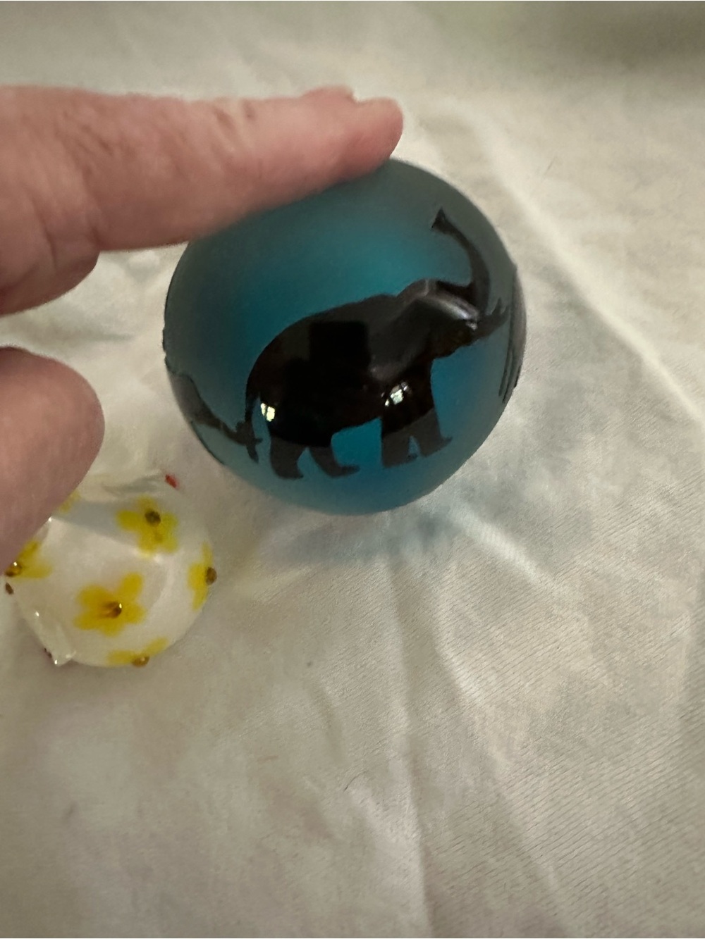 SIGNED & NUMBERED Steven Correia Art Glass Cameo Elephants Paperweight & chicken